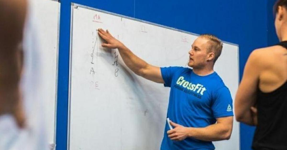 Opi Crossfitin alkeet ammattilaisen opastuksessa.